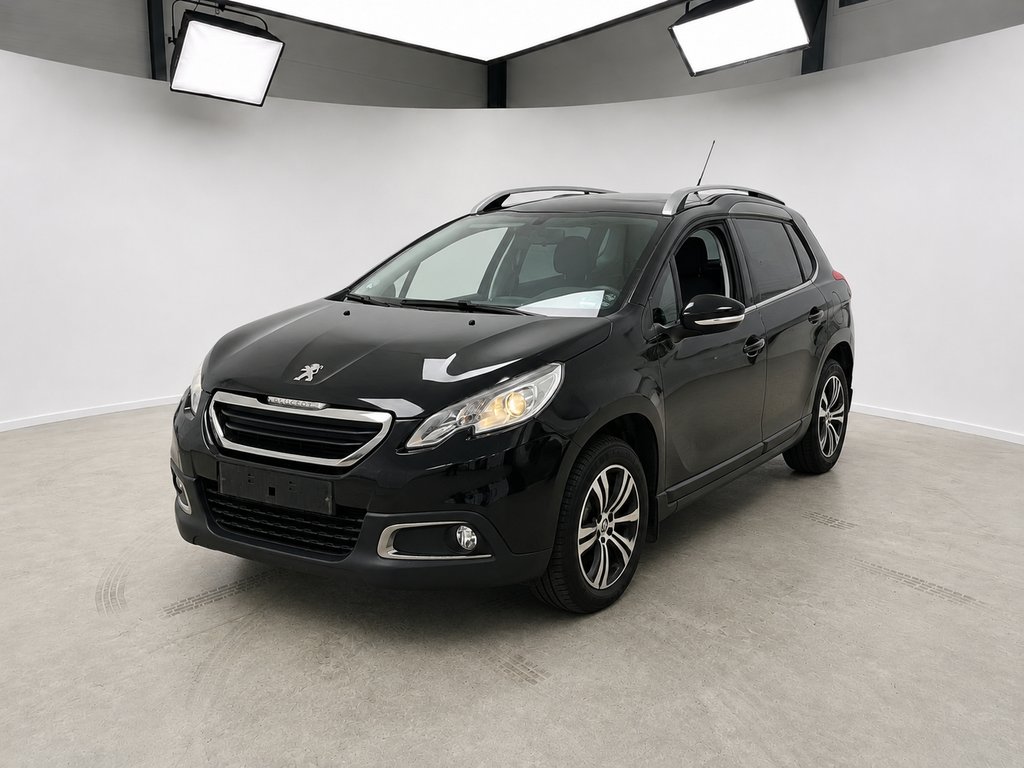 Peugeot 2008 1.2 VTi set skråt forfra hos ENV Auto i Odense
