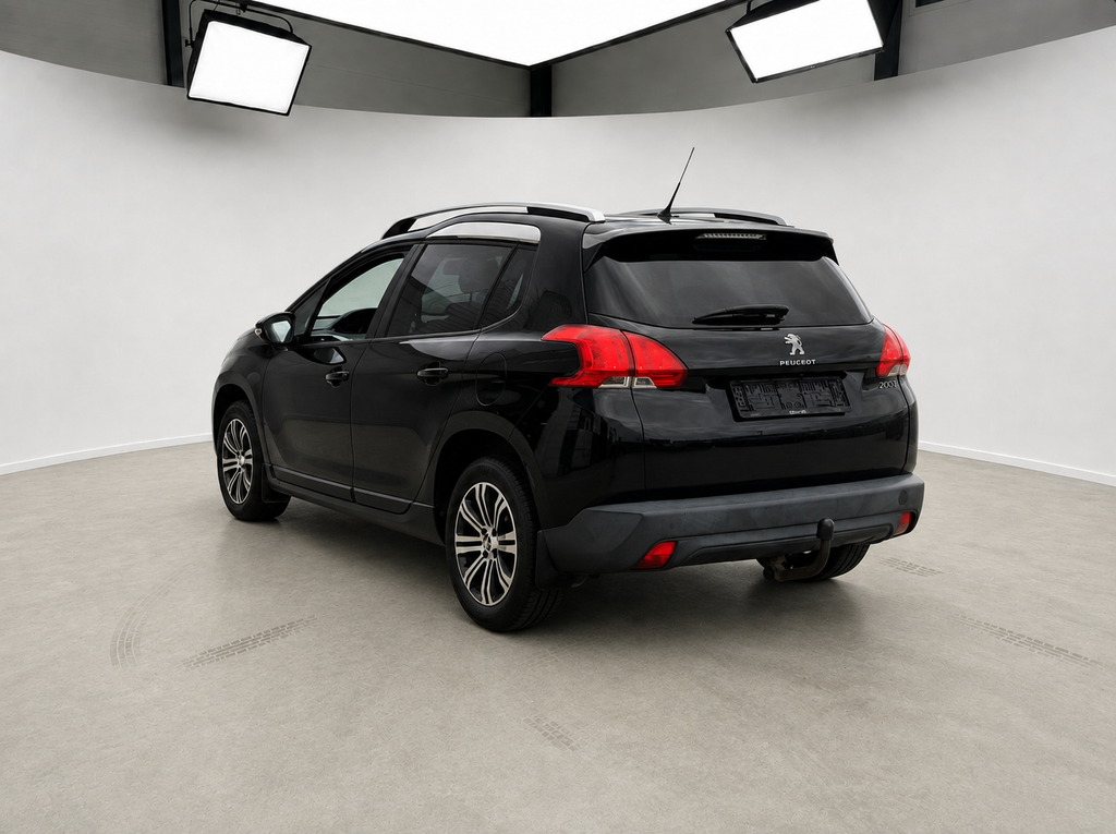 Peugeot 2008 1.2 VTi set skråt bagfra hos ENV Auto i Odense