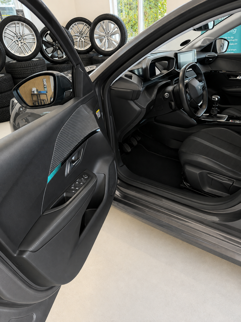 Peugeot 208 Allure Sky 2020