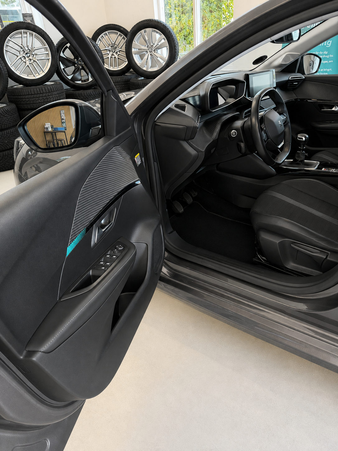 Peugeot 208 Allure Sky 2020