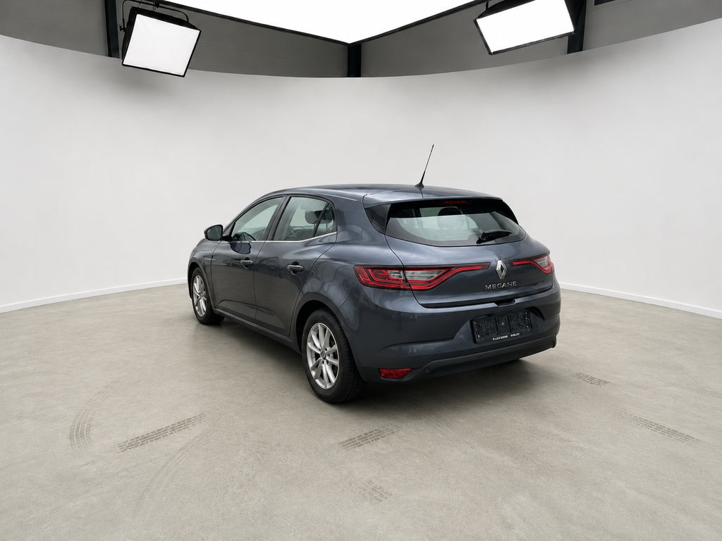 Renault Megane 1.2 TCe 100 – Lav km!