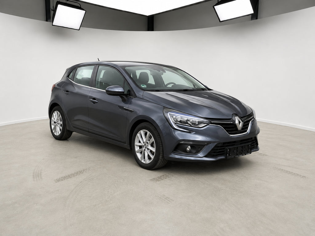 Renault Megane 1.2 TCe 100 – Lav km!